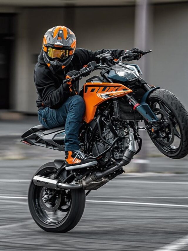 लड़कियों की  पसंदीदा  KTM 125 Duke बाइक मात्र ₹ 5,651 में बनाये अपनी